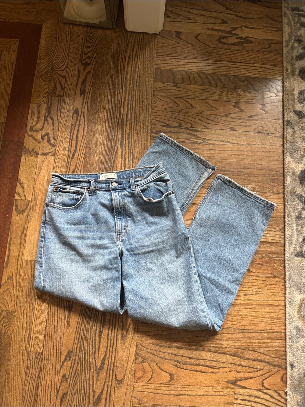 Abercrombie & Fitch 90s Relaxed Jean High-Rise Straight Jeans